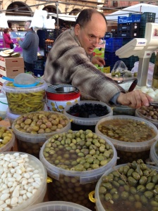 Ah luvs olives!